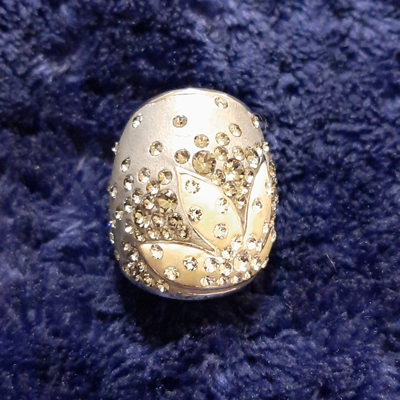 BIG BOLD STATEMENT GRAY WHITE CRYSTAL RING - Picture 1 of 8